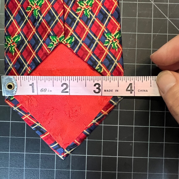 2 for $10 EUC Vintage Hallmark Holiday tie - Picture 3 of 5